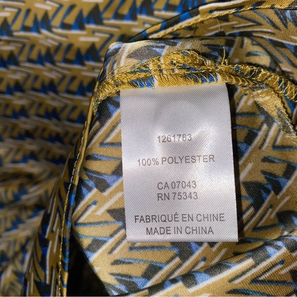 House Of Harlowe Small Button Down Collared Silky Short Sleeve Geometric Top - Picture 5 of 8